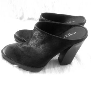 NWOT Kenneth Cole Cow Fur Mules